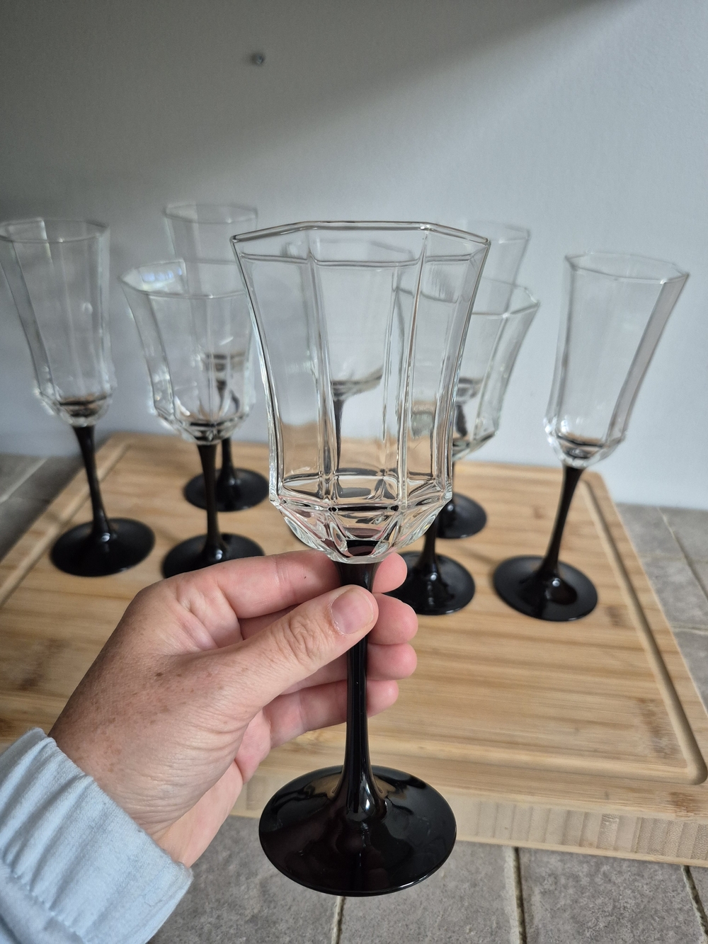 Vintage 80s Luminarc Octime Black Stem Glassware Set - 8pc Set (4 Wine/4 Champ) - Picture 3 of 10